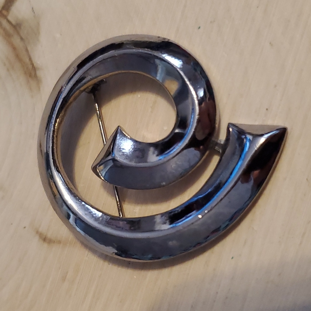 M Jent Swirl Circle Design Silver Color Pin Brooch